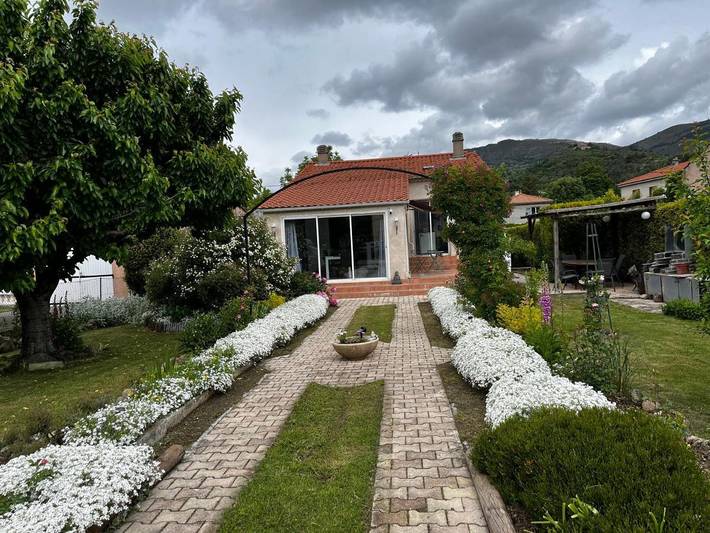 Villa pour 6 personnes, avec Balcon et Terrasse ainsi que Jardin et Vue