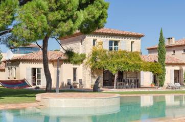 Location de vacances pour 22 personnes, avec balcon/terrasse et piscine, adapté aux familles à Pézenas