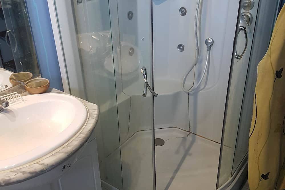Chambre dans colocation sympa au bord d une rivière in Pontoise, Val-d'Oise