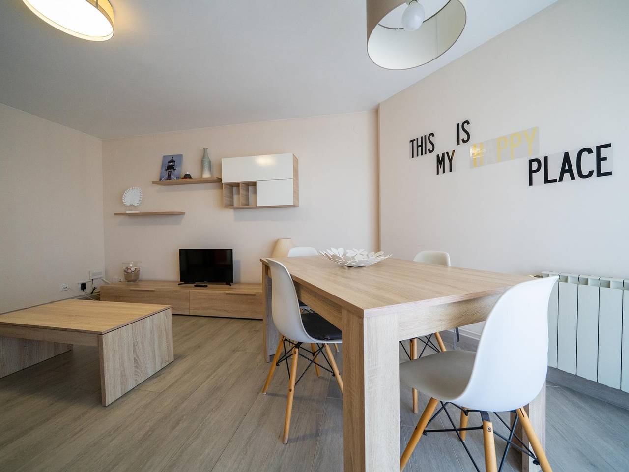 Entire apartment, Seafront apartment with pool, air conditioning, Wi-Fi and parking in Torredembarra in Torredembarra, Costa Dorada