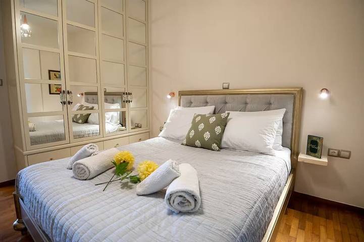 Lovely beachfront two bedrooms apartment- Blue Lady in Rethymno (City), Rethymno en omgeving