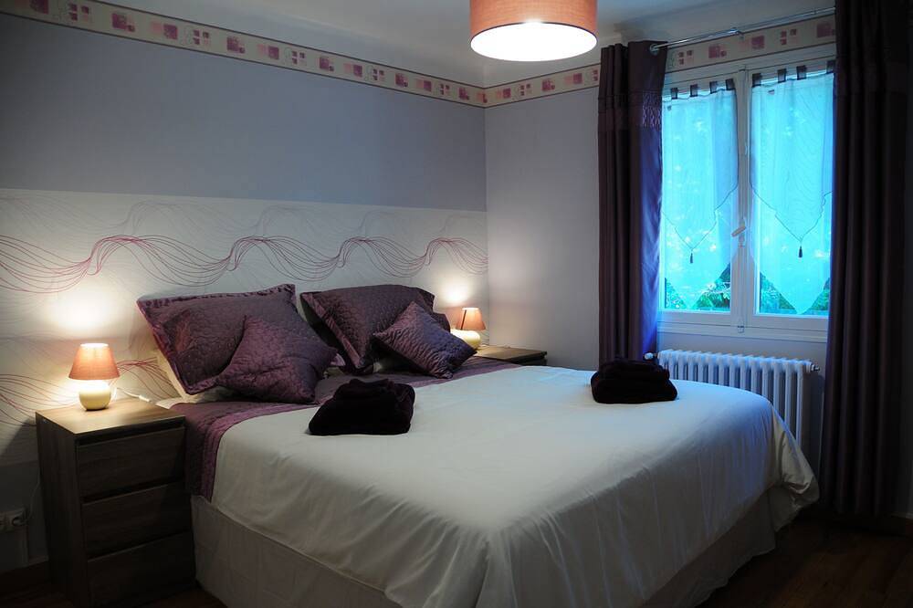 Entire apartment, Luxurious 3 bedroom Apartment set in the heart of the Pyrenees........ in Lau-Balagnas, Pyrenees National Park