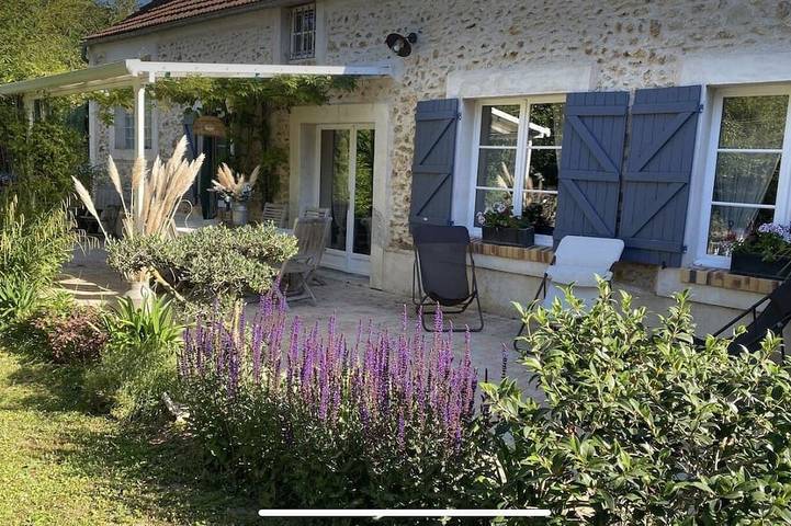 Location de vacances pour 8 personnes, avec Terrasse et Jardin à Bazoches-sur-Guyonne