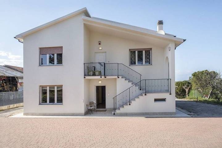 Gîte pour 4 personnes, avec jardin à Ancône - 2