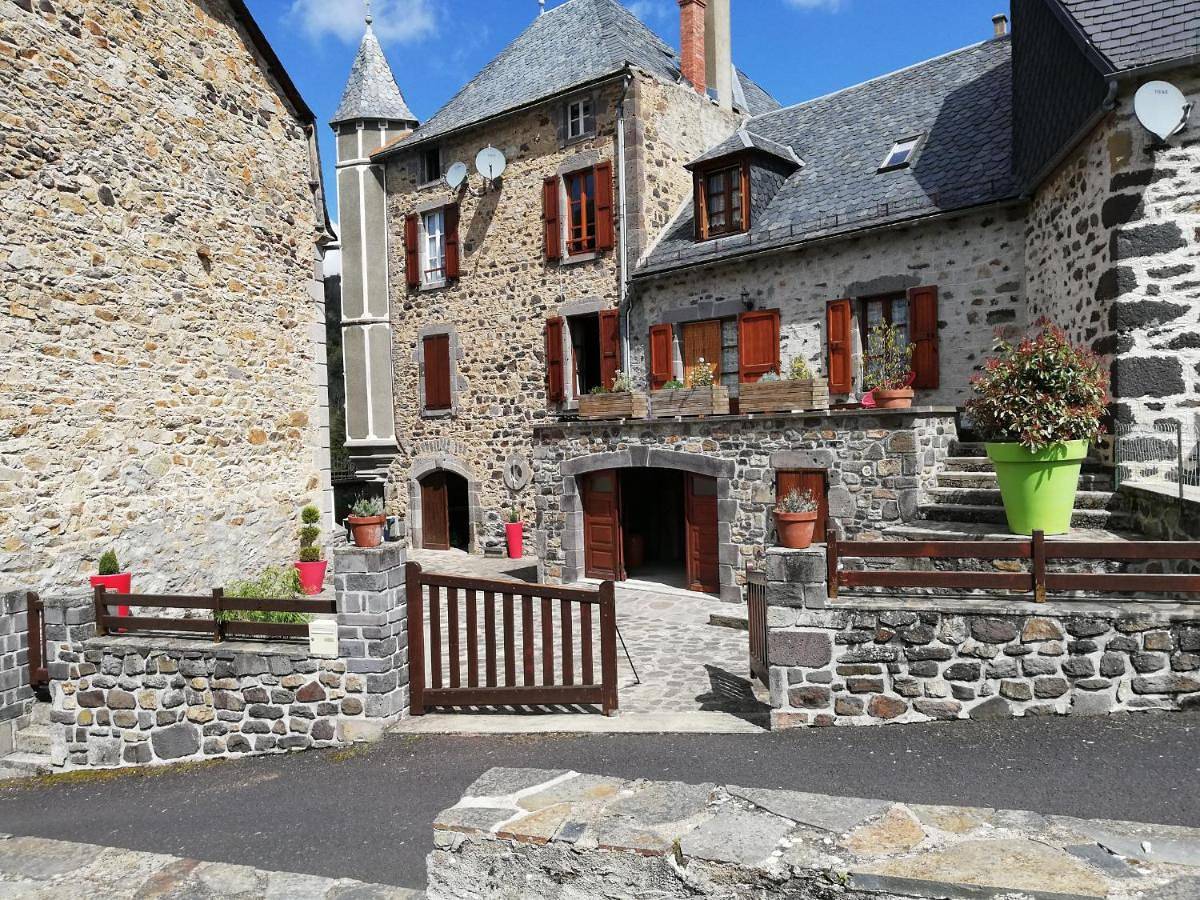 Maison typique pleine de charme Peyrusse Cantal in Peyrusse (homonymie), Parc naturel régional des Volcans d'Auvergne