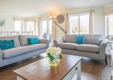 Holiday Home for 10 People in Milford-on-Sea, New Forest, Photo 4