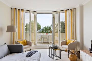 Gîte pour 4 personnes, avec terrasse ainsi que vue et piscine, animaux acceptés à Arbonne