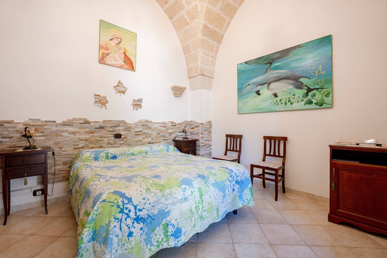 Appartamento 'Villa Tonia - Stanza Edera' con terrazza privata, Wi-Fi e aria condizionata in Fasano, Salento