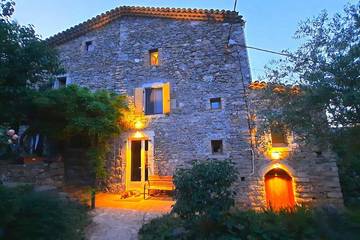 Maison d’hôte pour 5 personnes, avec jardin ainsi que jacuzzi et piscine dans le Gard