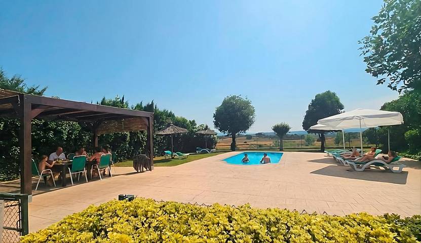 Casa rural para 25 personas, con Balcón además de Jardín y Piscina en Sils