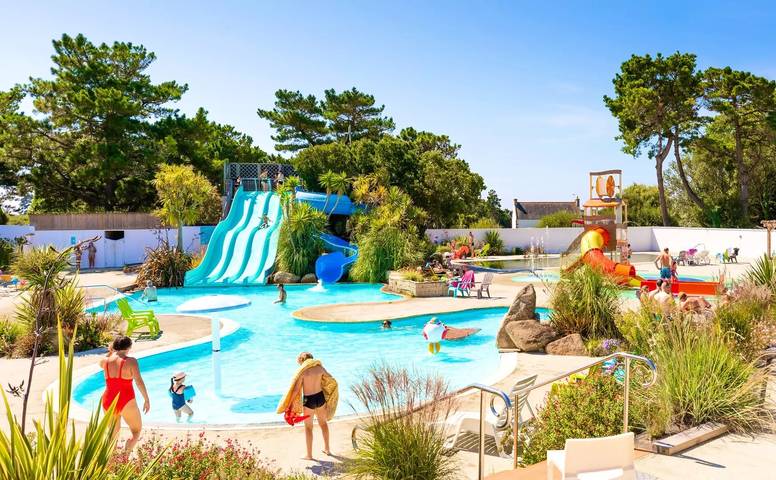 Camping pour 6 personnes, avec piscine et terrasse, animaux acceptés dans le Morbihan