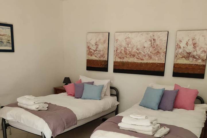 Location de vacances pour 6 personnes, avec piscine ainsi que jardin et terrasse à Augignac