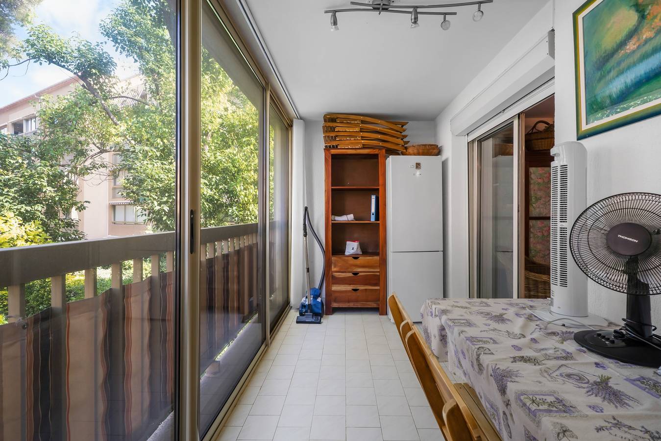 Apartamento inteiro, Apartamento "Bonito T3 em condomínio arborizado" com piscina partilhada, varanda e Wi-Fi in La Coudoulière, Six-Fours-les-Plages