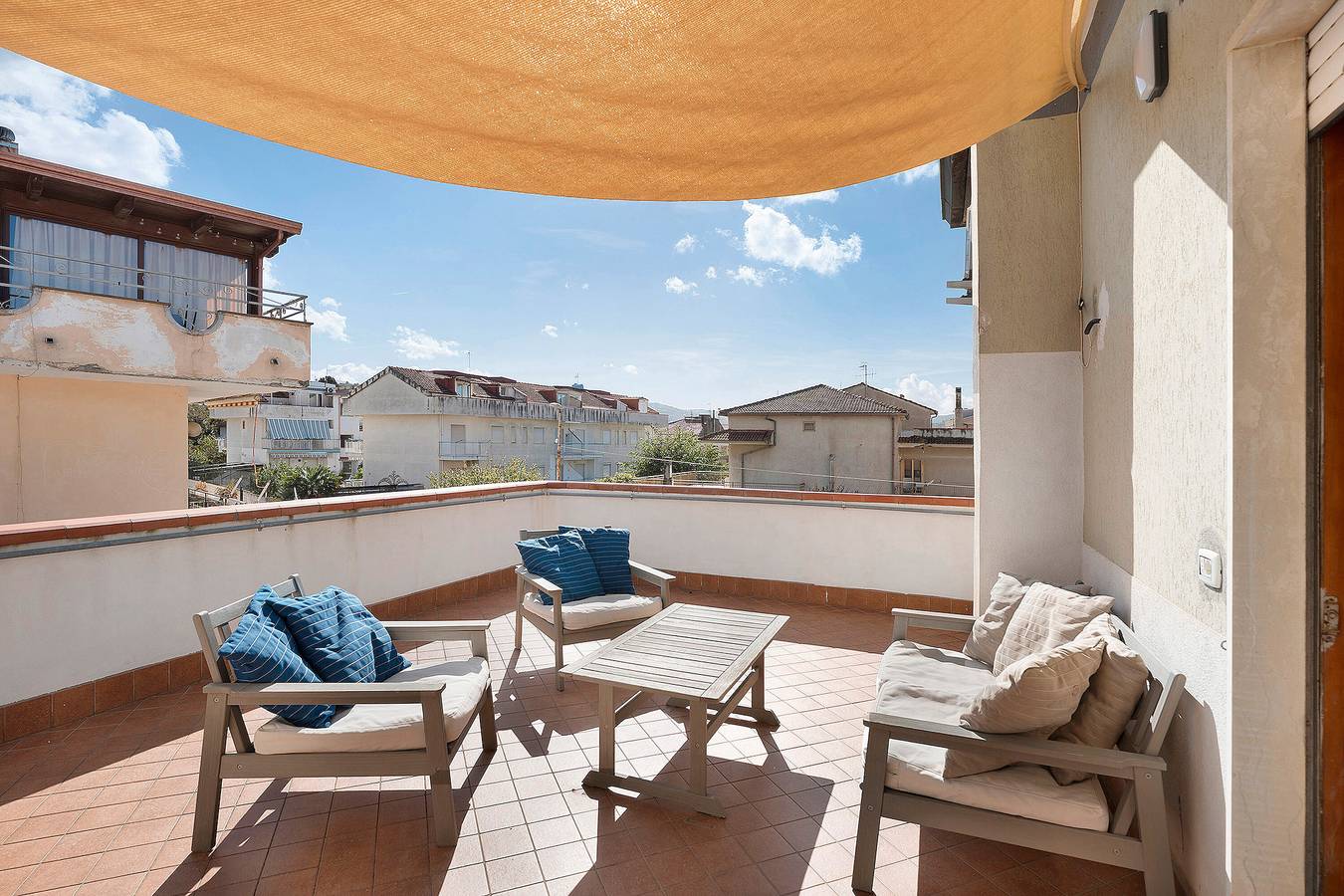 Apartamento entero, Apartamento 'Libeccio Vista Mare' con Vista al Mar, Wi-Fi y Aire Acondicionado in Agropoli, Cilento