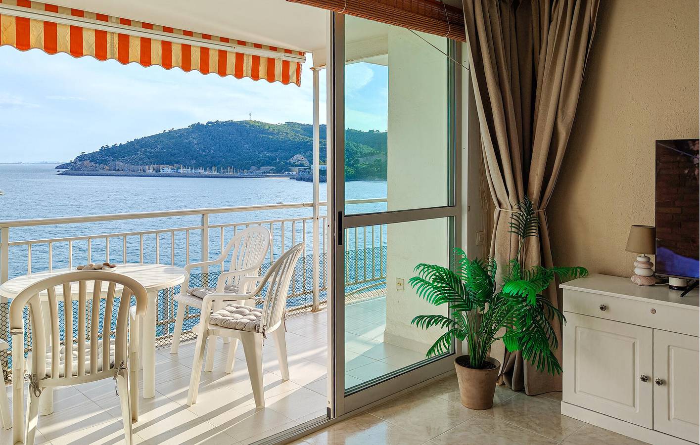 Geheel vakantieappartement, Cala del Retor Uitzicht Appartement met Zwembad & Internet in Playa Morro de Gos, Oropesa del Mar