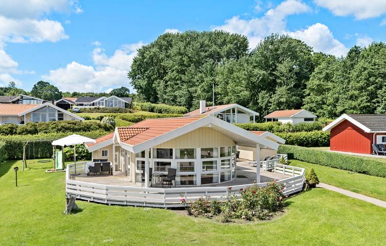 Ferienhaus für 6 Personen, mit Terrasse und Whirlpool sowie Garten und Sauna