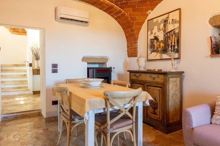 Entire apartment, Apartment 'La Torre' with Balcony, Wi-Fi and Air Conditioning in Torrita di Siena, Chianti