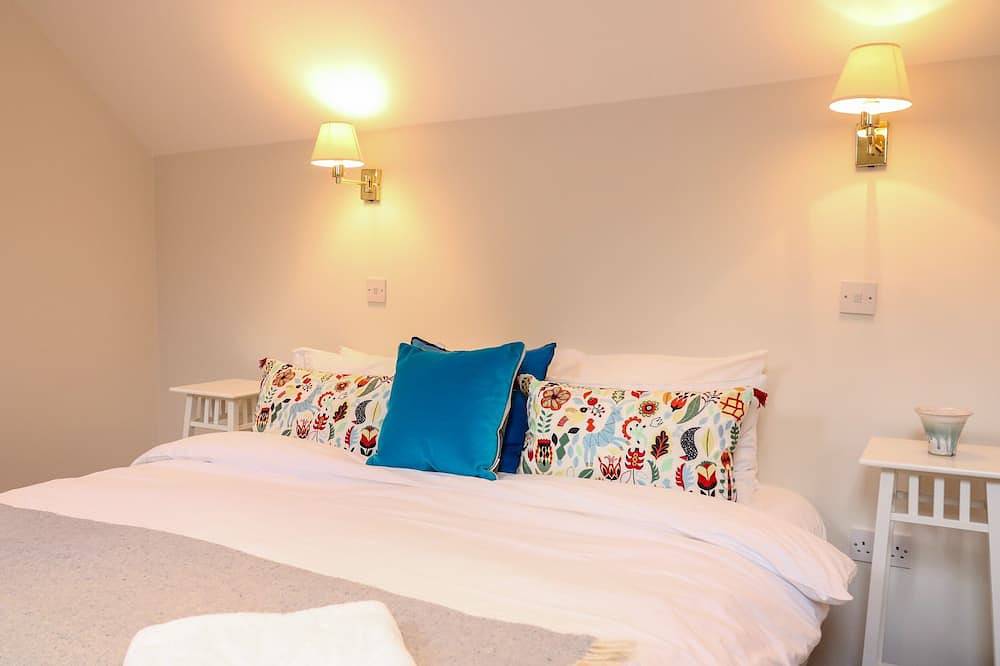 Fox Hat Cottage, pet friendly, character holiday cottage in Chagford in Chagford, Dartmoor National Park