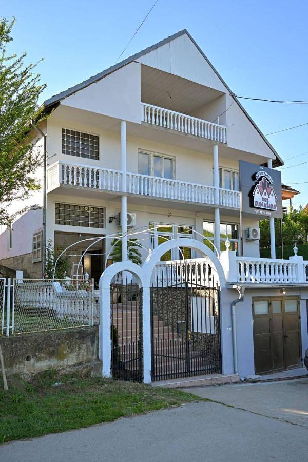 Gîte pour 4 personnes, avec vue et terrasse dans Kursumlija