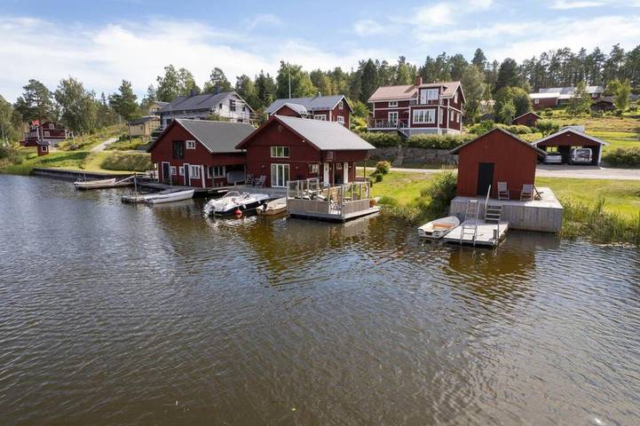 Hus för 5 Personer, med Terass samt Trädgård och Bastu och Sjöutsikt i Hudiksvall
