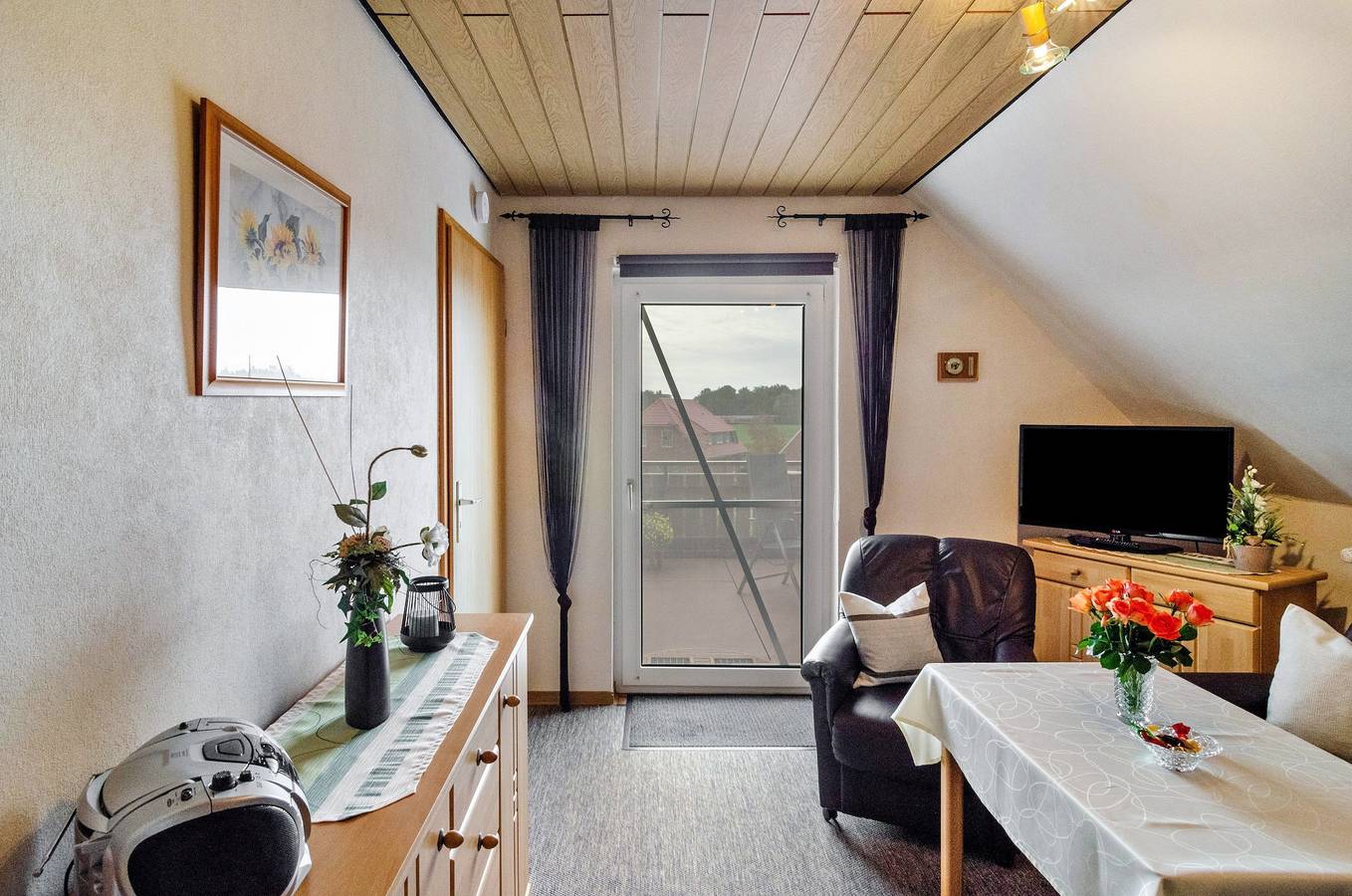 Ganze Wohnung, Ferienwohnung Karin" mit privatem Garten und Balkon in Marienhafe, Nordseeküste