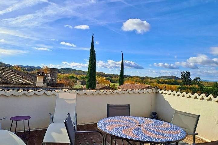 Gîte pour 7 personnes, animaux acceptés à Manas (homonymie)