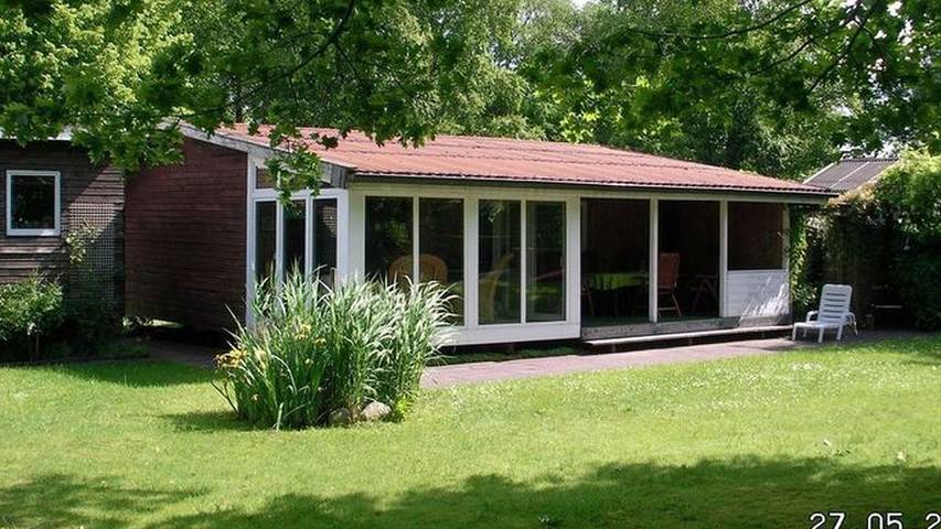 Ferienhaus für 2 Personen, mit Seeblick und Garten sowie Balkon, kinderfreundlich in Großes Meer