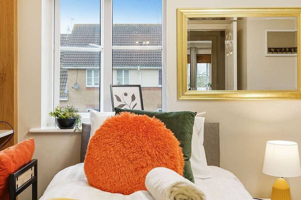 Family & Work stays w/ 2x Ensuite & Prv Parking 1+ in Slough, Berkshire