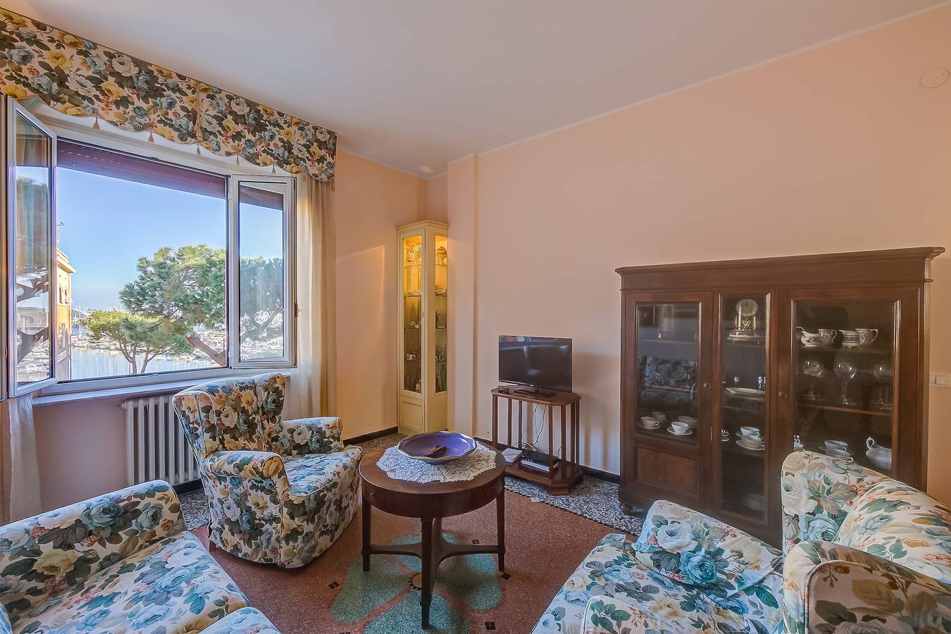 Ganze Wohnung, Sunrise Apartment Seaview in Porto Maurizio, Imperia