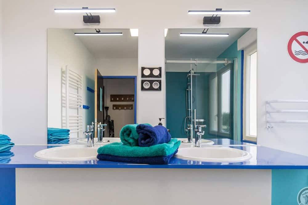 Renovated house with enclosed garden and historic view in Quettehou, Cherbourg region