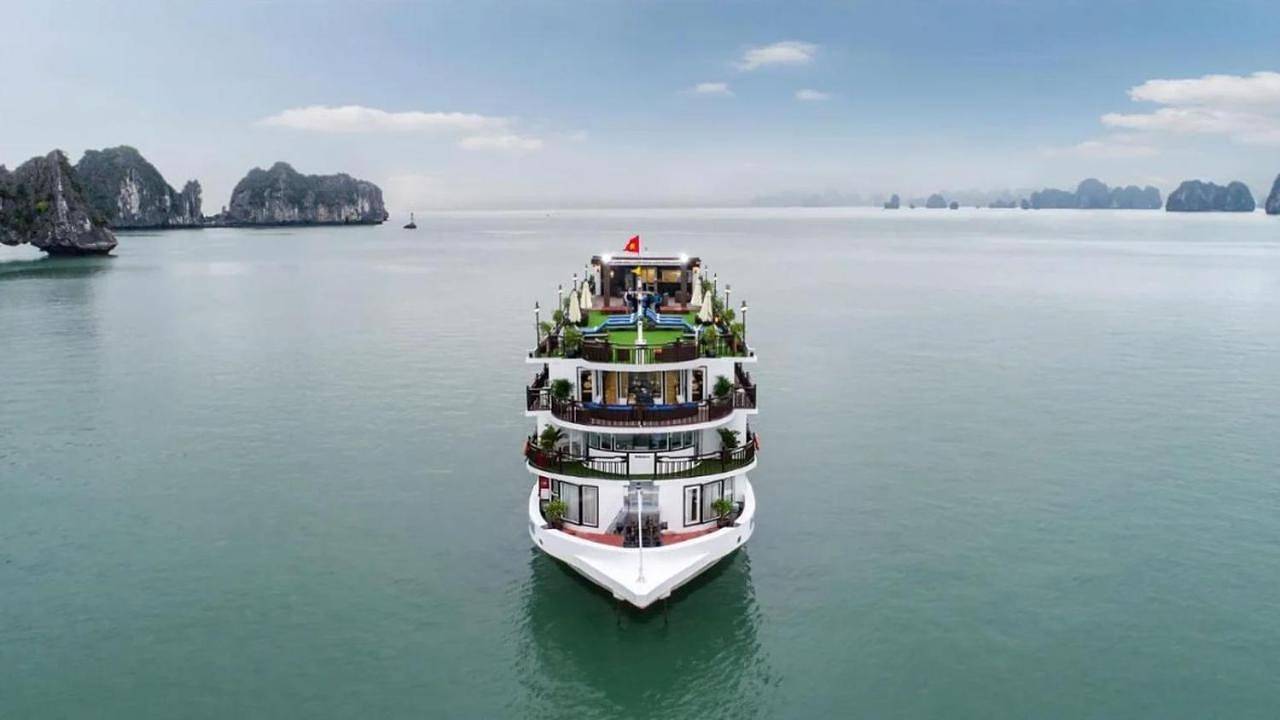 Ha Long Travel Le Journey Cruise 3-4 star in Quang Ninh province