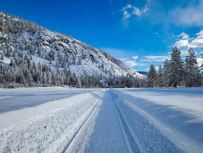 Vacation rental for 3 people, with pool and yard, with pets in Mazama