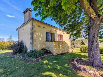 Gîte pour 4 personnes, avec piscine ainsi que jardin et vue à Sainte-Foy-de-Longas