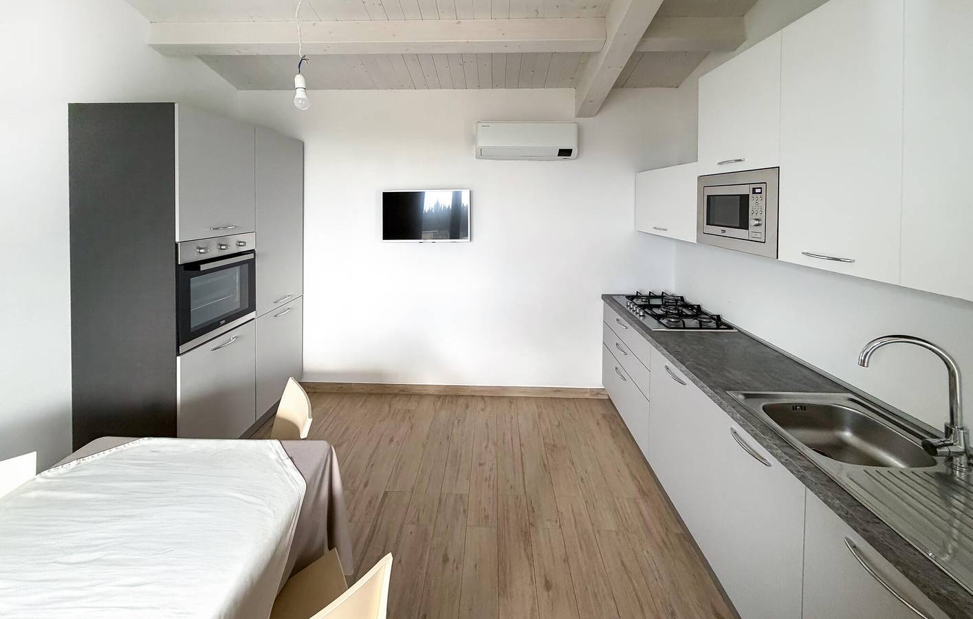 Apartamento vacacional entero, Acogedor apartamento con aire acondicionado, piscina, aparcamiento y jardín in Provincia de Caltanissetta