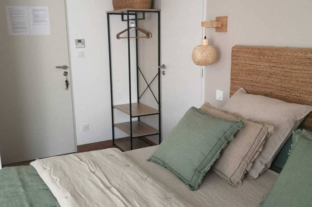 Carpe Diem bed and breakfast with breakfast included in Mèze, Côte d'Améthyste
