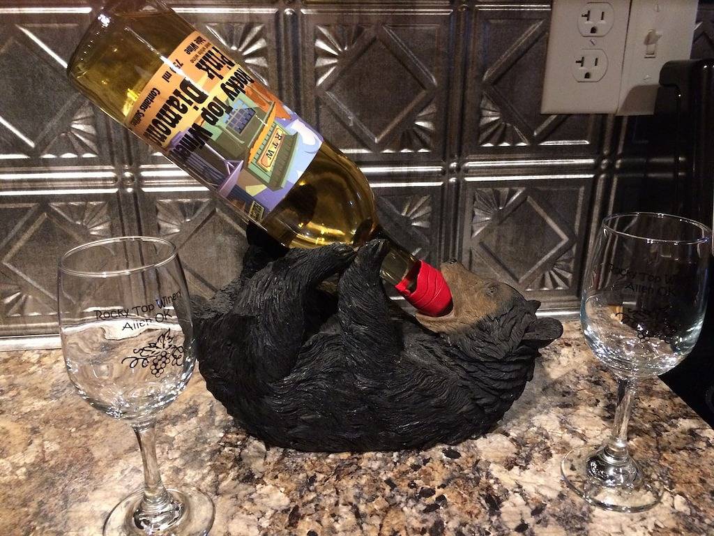 Schöne gemütliche rustikale Zedernhütte in der Nähe des Rocky Top Winery. in Oklahoma