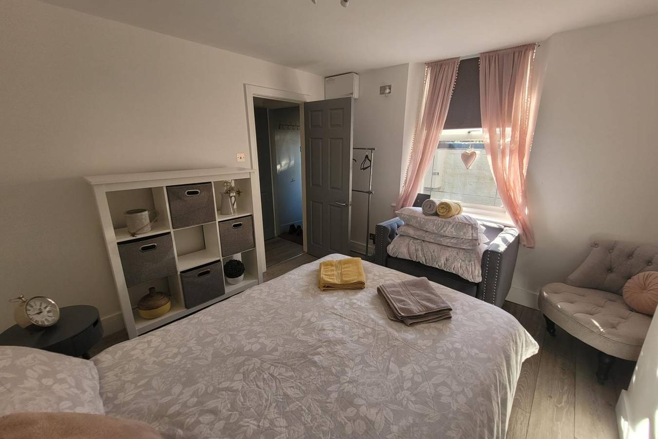 Entire holiday apartment, Apt - Sleeps 4/5 - Garden - Parking in Botany Bay, Kent