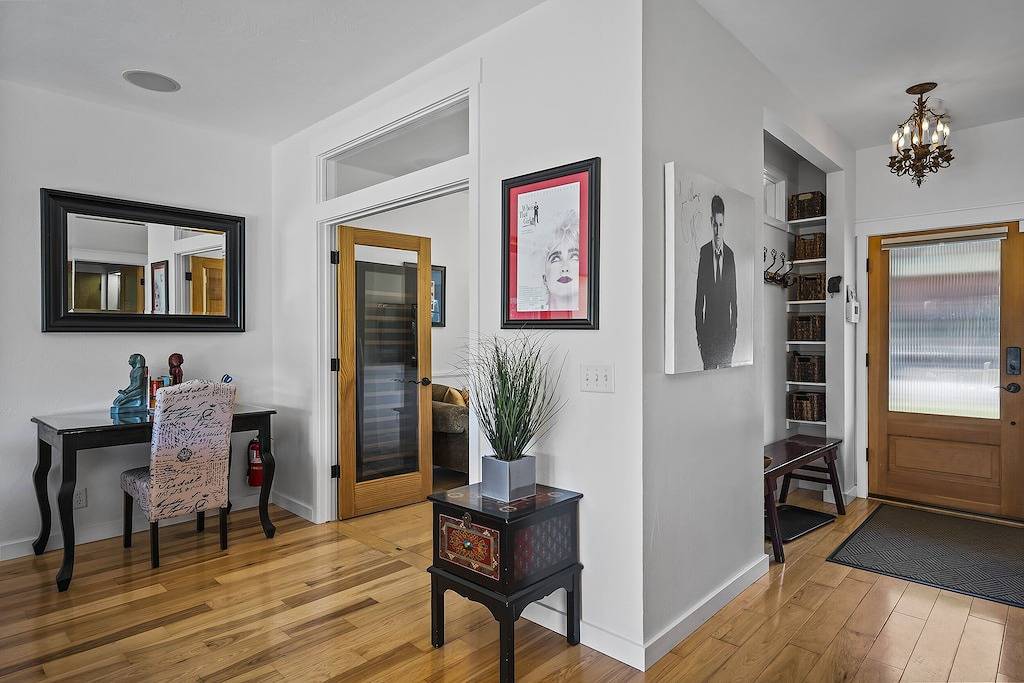 Riverfront Retreat | Hot Tub, King Suite, Desk, Walk to Downtown, Near Ski Slope in Truckee, Nevada County