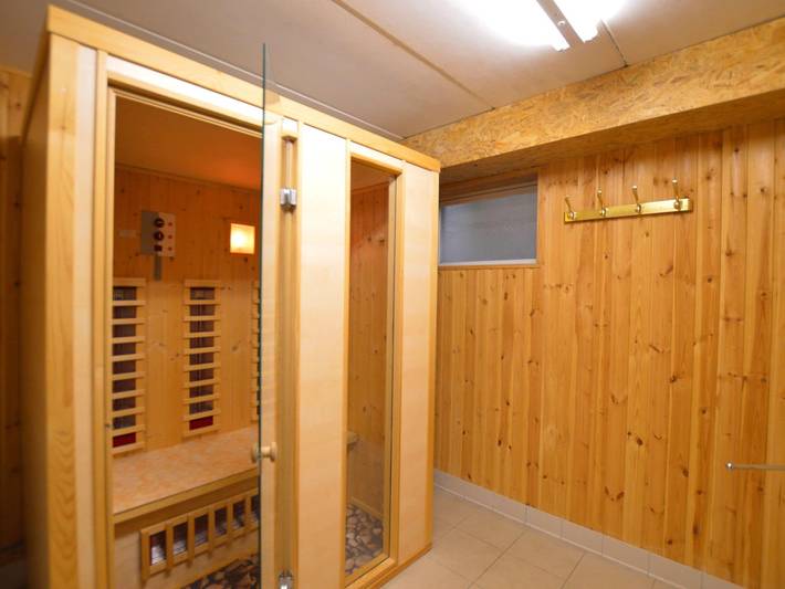 Location de vacances pour 13 personnes, avec sauna dans Robertville - 4