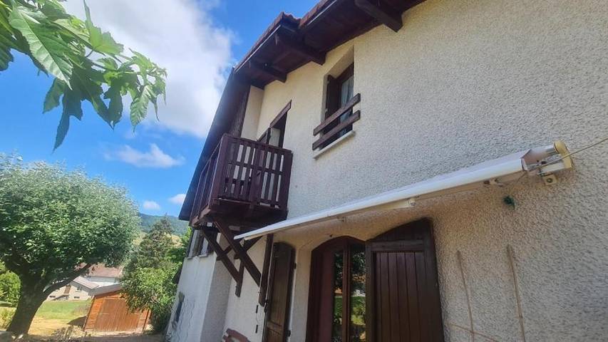 Gîte pour 6 personnes, avec Balcon et Jacuzzi ainsi que Terrasse et Jardin à Saint-Étienne-de-Crossey