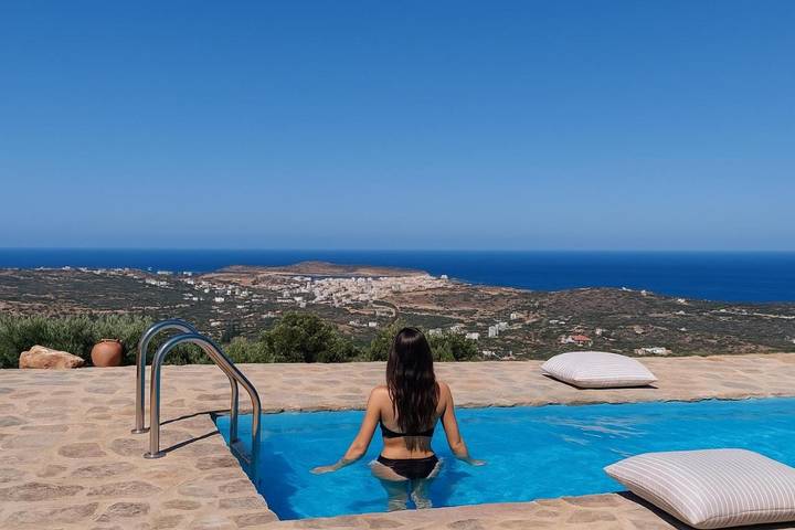 Agriturismo per 6 persone, con Balcone e Terrazza nonché Giardino e Piscina in Agios Nikolaos