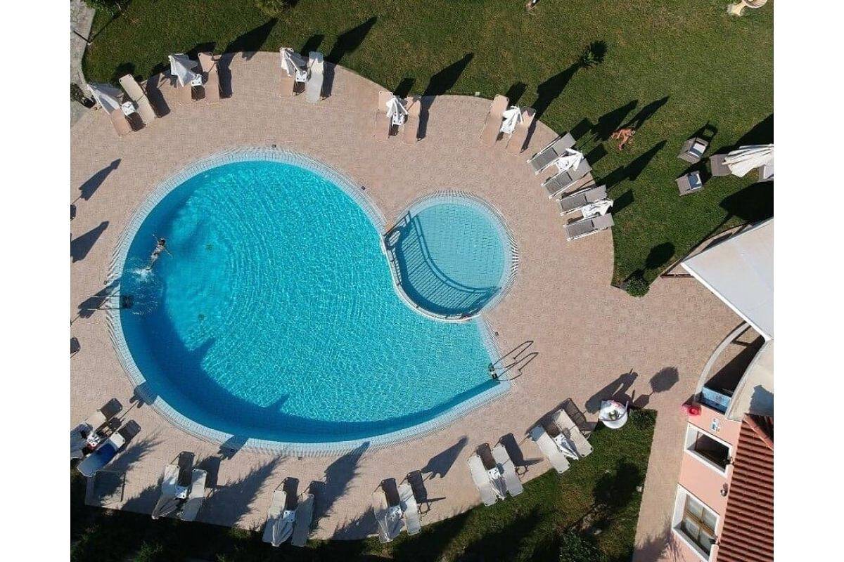 Entire studio, Studio Apartment 'Eleni's Garden Studio 2' with Pool, Private Balcony & A/C in Alykes, Zakynthos
