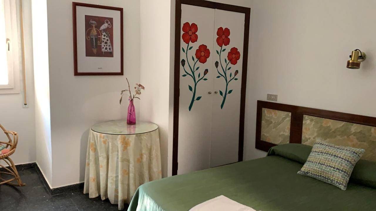 Hostal Restaurante Pirineos in Barbastro, Provincia de Huesca