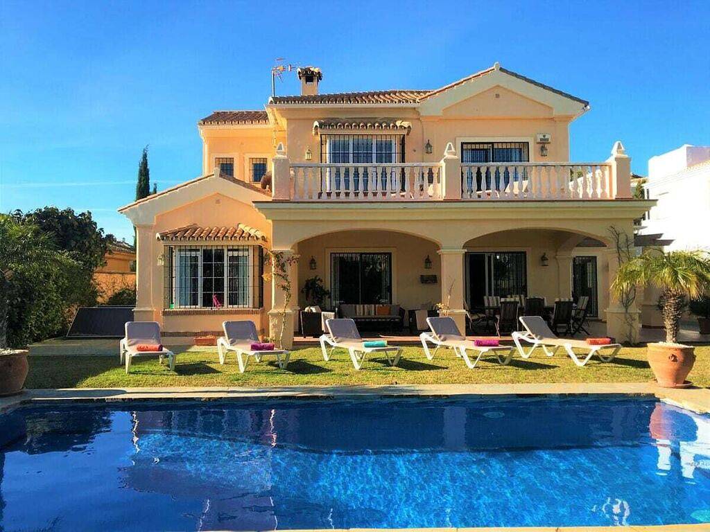 Villa Majestic Comfortable holiday residence in Casares del Sol, Casares