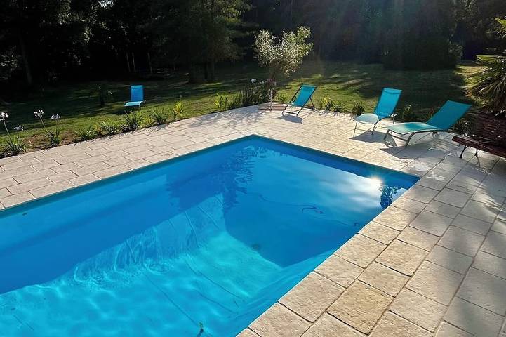 Location de vacances pour 9 personnes, avec jardin à La Trimouille