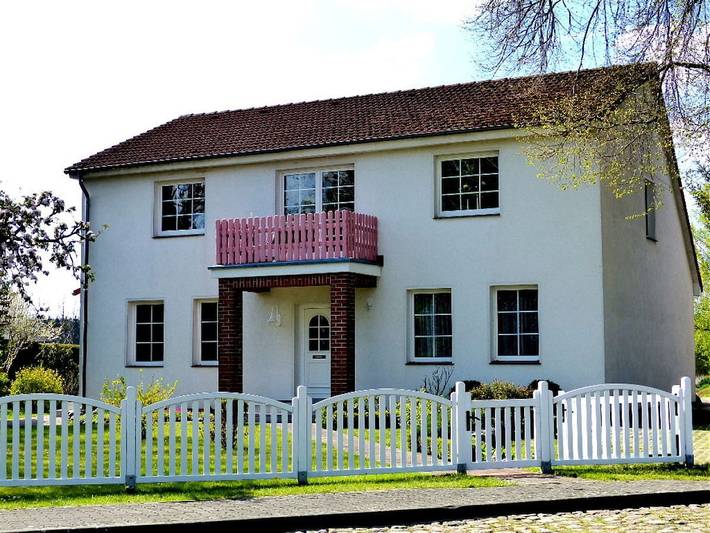 Ferienhaus für 3 Personen, mit Balkon und Garten sowie Seeblick in Neustrelitz