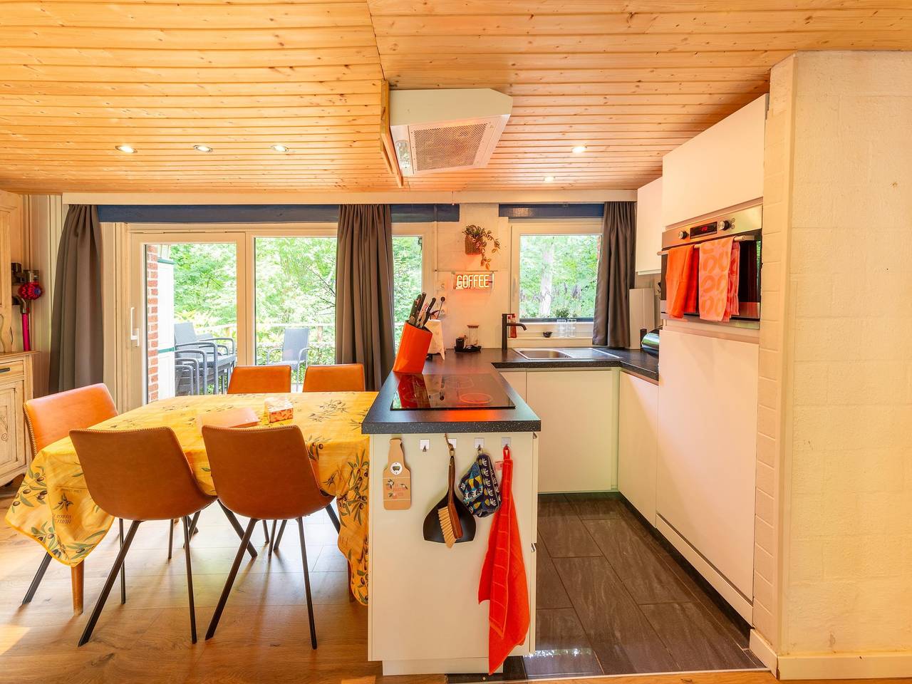 Chalet in Hastière in der Nähe von Schloss in Hastière, Region Namur