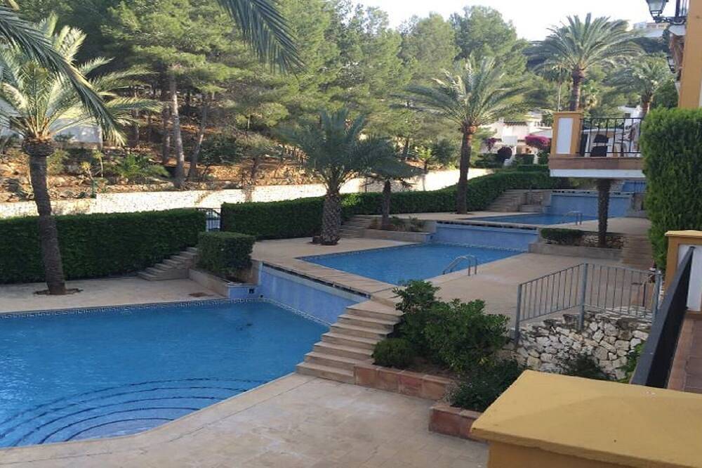 Superb 2 bedroom apartment with balcony, Denia, sleeps 6 in Pedreguer, Costa Blanca