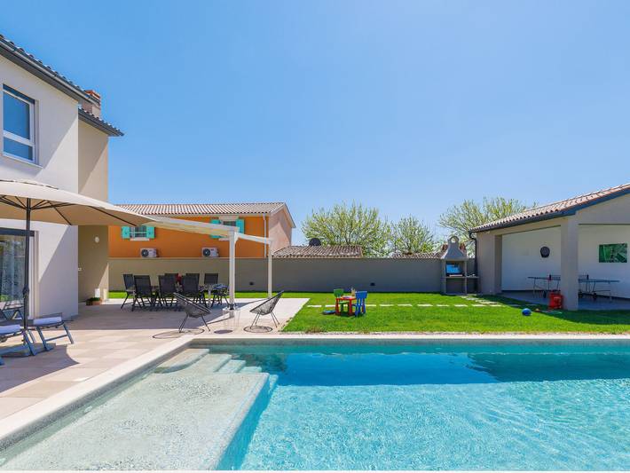 Ferienhaus für 10 Personen, mit Garten und Pool in Sisan - 2