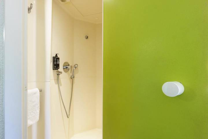 Hôtel pour 3 personnes, avec terrasse à Déols - 3